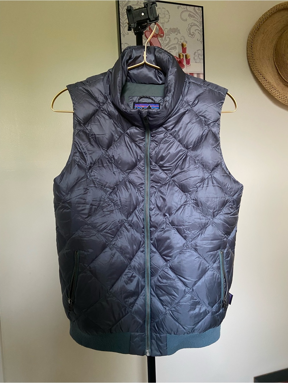 Patagonia Down Women Quilted Vest in Navy Blue - Picture 3 of 9